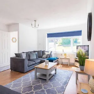 Modern Three Bedroom In Castle Donington